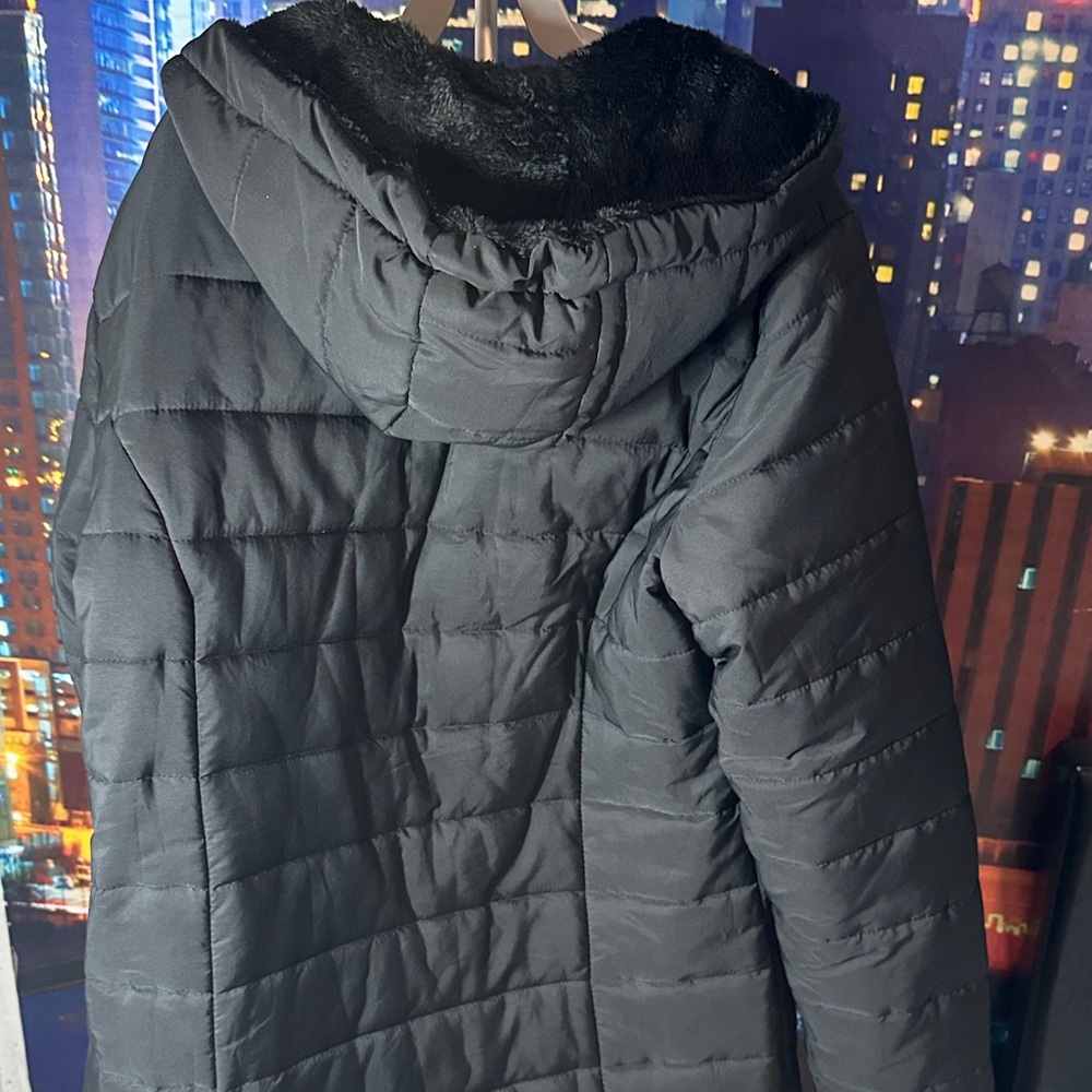 Women’s Black Hooded Puffer Coat with Faux Fur Lining - Picture 5 of 5